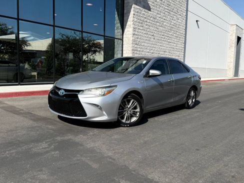 Used 2015 Toyota Camry SE FWD image 1