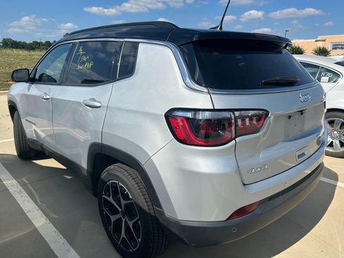Used 2025 Jeep Compass Limited AWD/4WD image 8