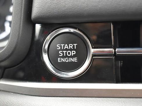 Used 2025 Mitsubishi Outlander SE image 29