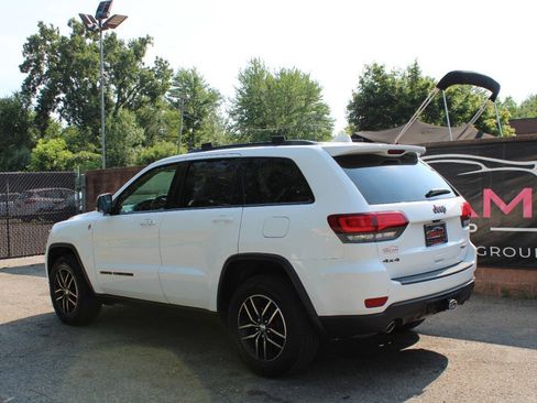 Used 2018 Jeep Grand Cherokee Trailhawk w/ Trailhawk Luxury Group AWD/4WD image 3