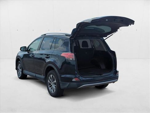 Used 2018 Toyota RAV4 LE Plus image 7