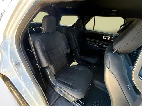 Used 2020 Ford Explorer XLT image 25