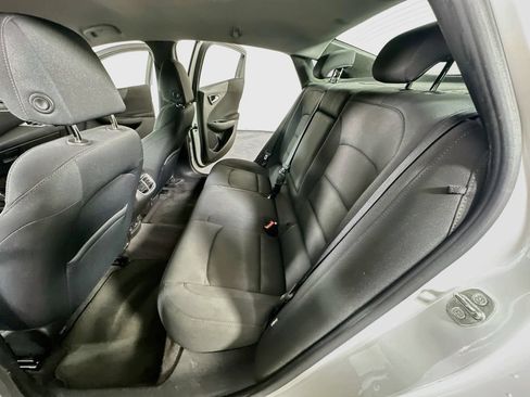 Used 2017 Chevrolet Malibu LT FWD image 14