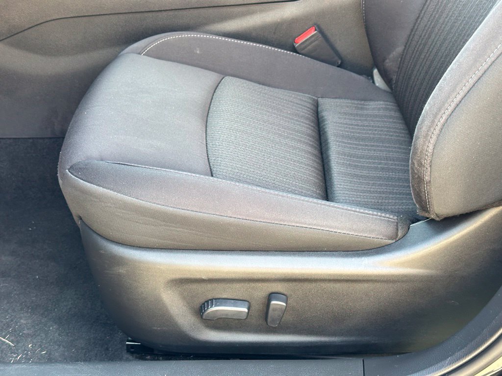 Used 2025 Nissan Altima 2.5 SV FWD image 12