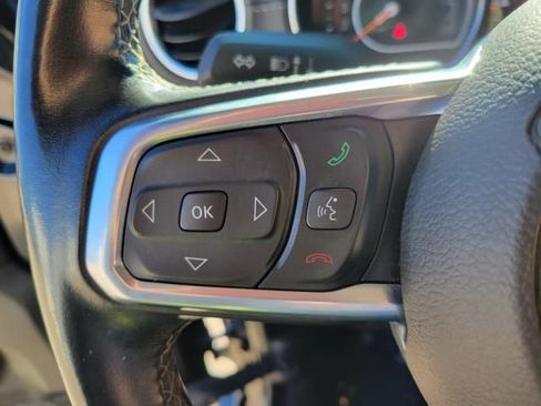 Used 2020 Jeep Wrangler Unlimited Sahara w/ Dual Top Group AWD/4WD image 22