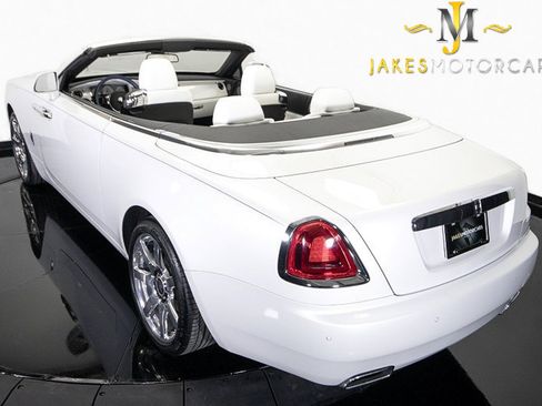 Used 2017 Rolls-Royce Dawn image 9