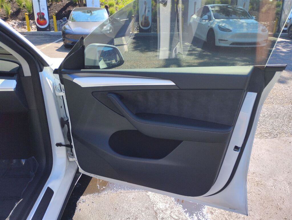 Used 2023 Tesla Model Y Performance AWD/4WD image 19