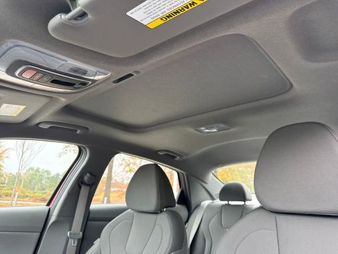 Used 2024 Hyundai Elantra SEL w/ Convenience Package image 25