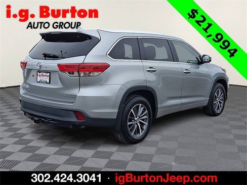 Used 2017 Toyota Highlander XLE image 6