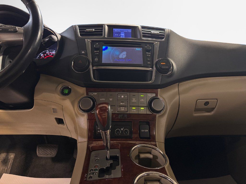Used 2013 Toyota Highlander Limited AWD/4WD image 22