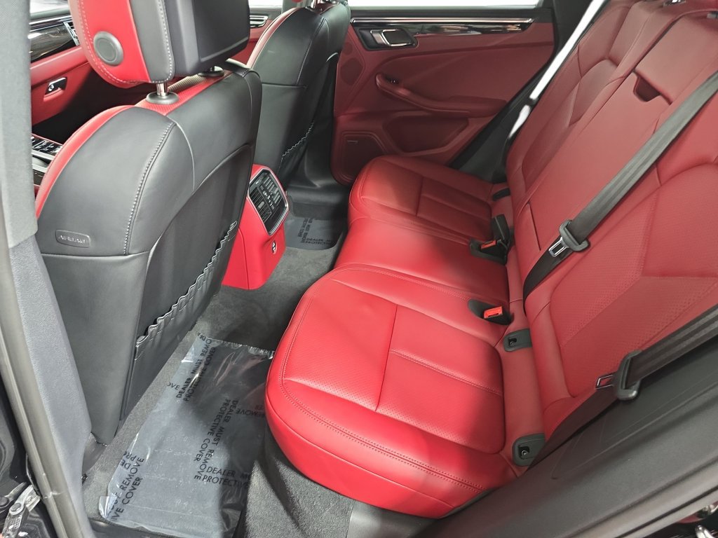 Certified 2026 Porsche Macan AWD/4WD image 24