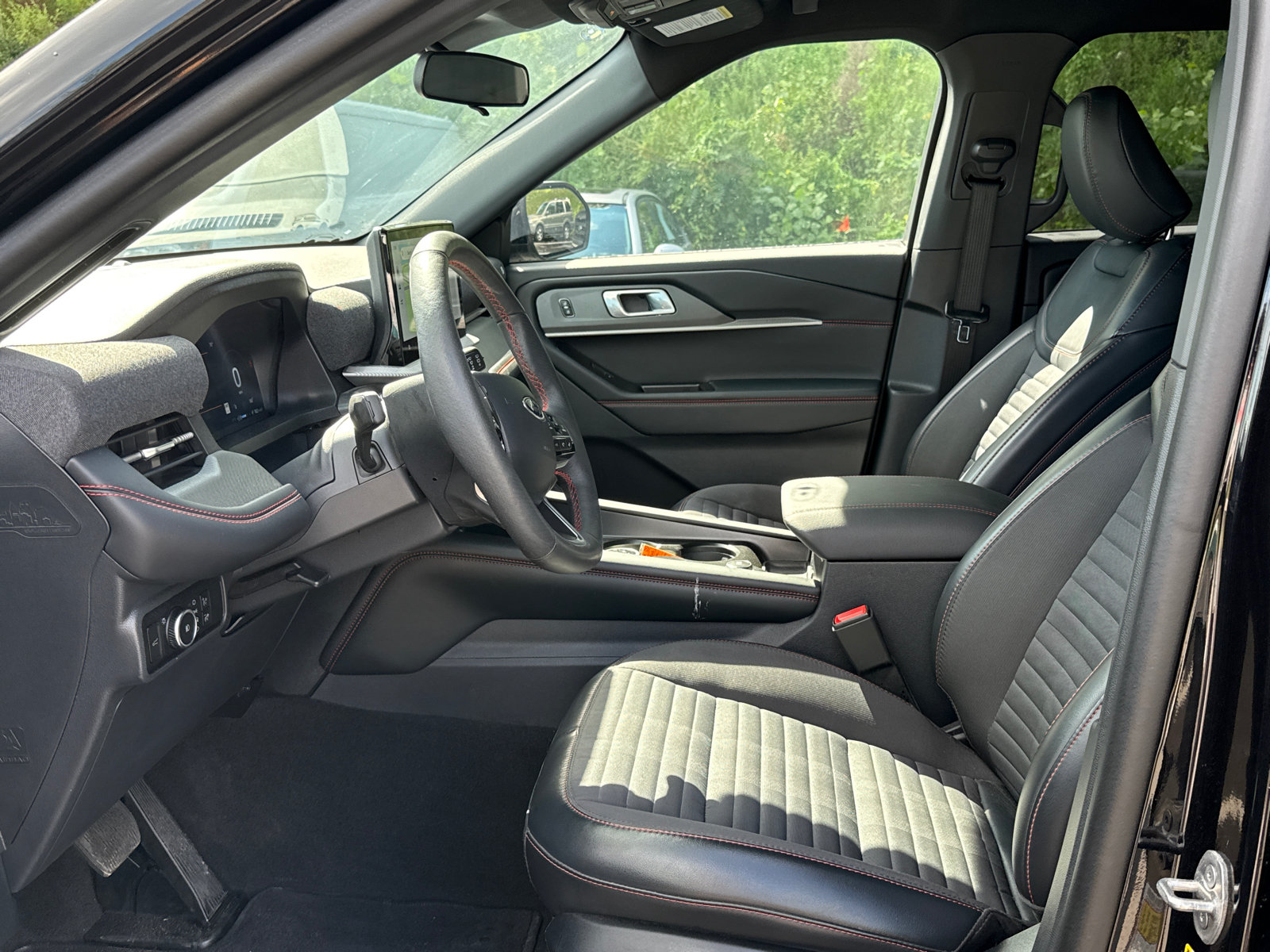 Used 2026 Ford Explorer ST-Line AWD/4WD image 4