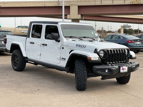 Used 2022 Jeep Gladiator Sport image 4