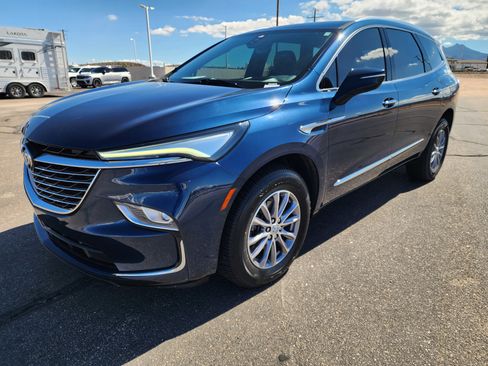 Used 2023 Buick Enclave Premium image 3