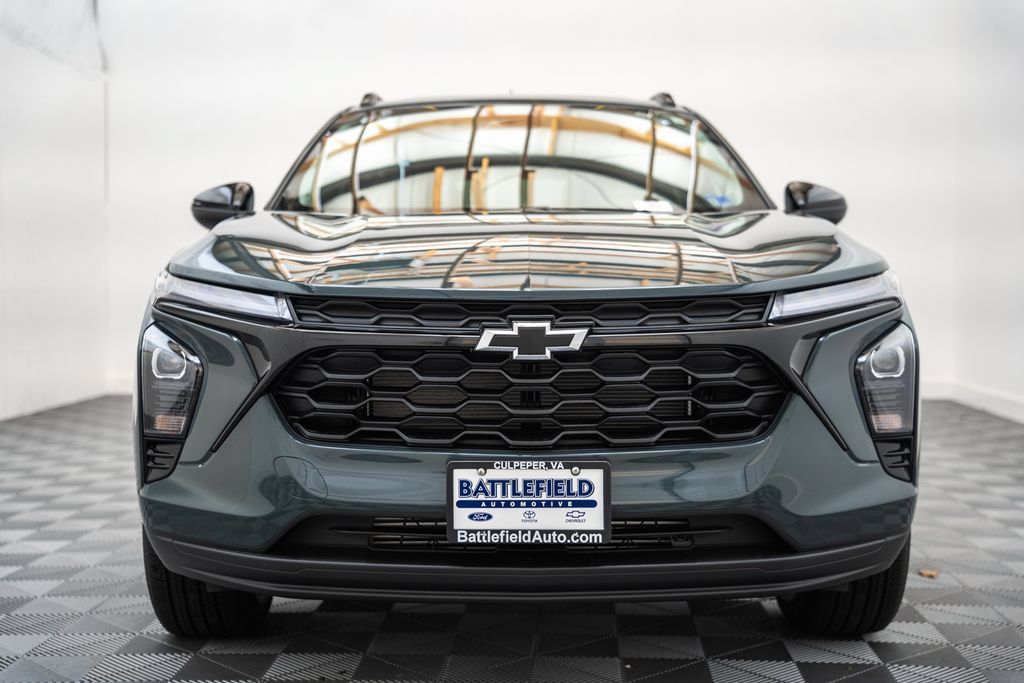 New 2026 Chevrolet Trax LT w/ Sunroof Package FWD image 2