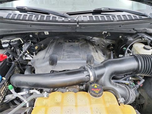 Used 2018 Ford Expedition Limited image 17