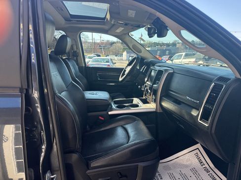Used 2017 RAM 1500 Laramie AWD/4WD image 8