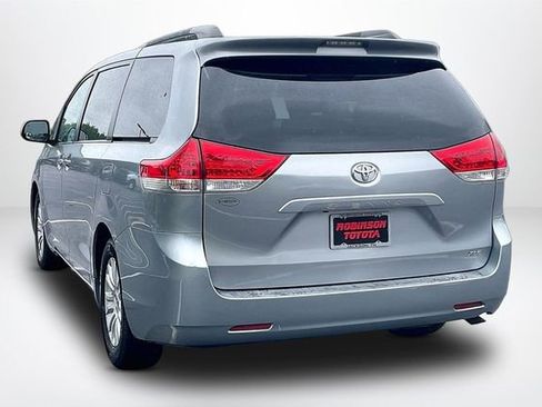 Used 2011 Toyota Sienna XLE FWD image 12