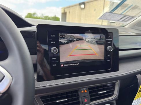 New 2026 Volkswagen Taos SE FWD image 14