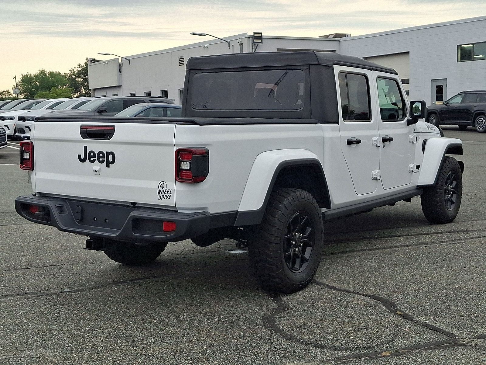 Used 2025 Jeep Gladiator Sport AWD/4WD image 6