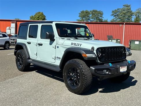 Used 2024 Jeep Wrangler Unlimited image 5