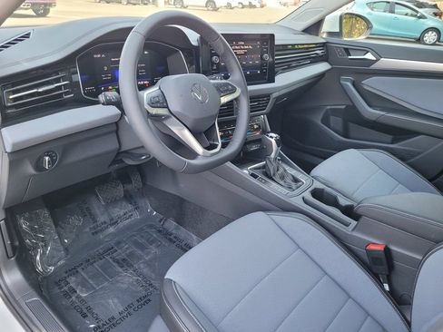New 2026 Volkswagen Jetta SE FWD image 10