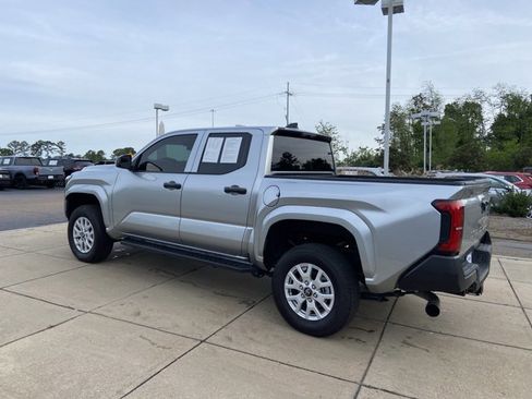 Used 2025 Toyota Tacoma SR image 8