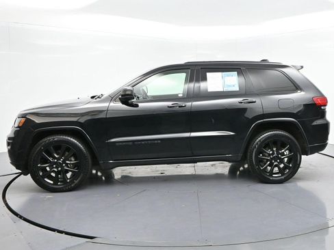 Used 2017 Jeep Grand Cherokee Altitude AWD/4WD image 4