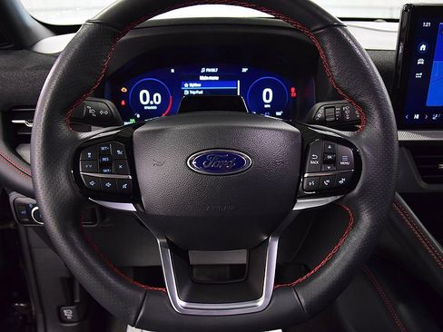 Used 2025 Ford Explorer ST-Line image 19