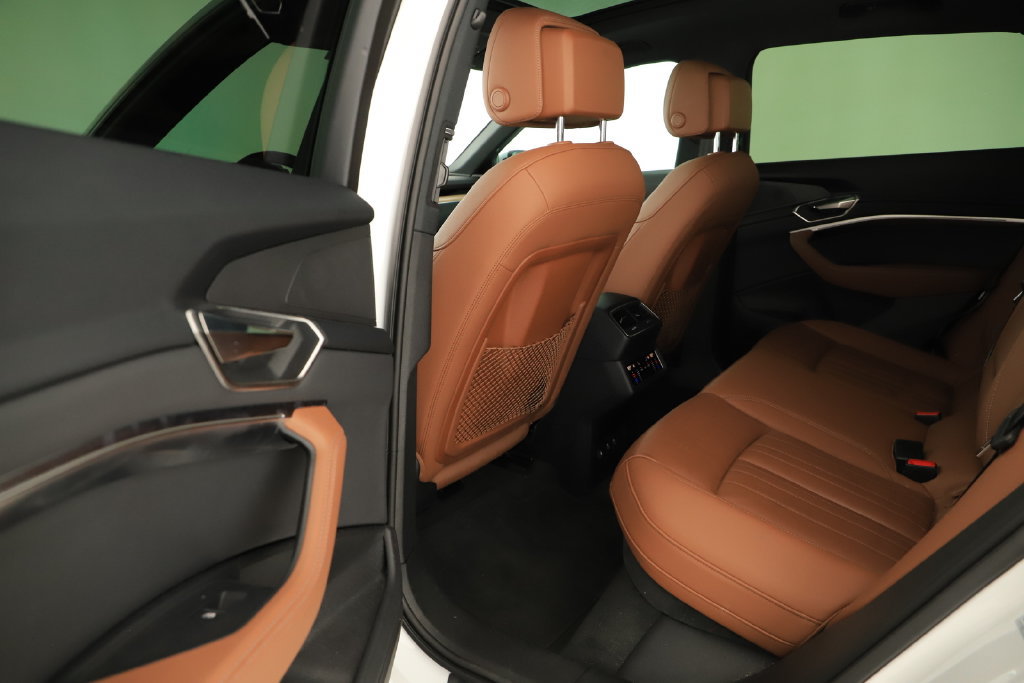 Certified 2024 Audi Q8 e-tron Premium AWD/4WD image 27