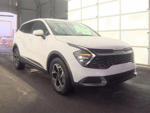Used 2025 Kia Sportage LX image 1