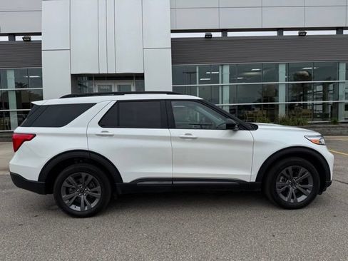 Certified 2023 Ford Explorer XLT w/ Equipment Group 202A AWD/4WD image 38