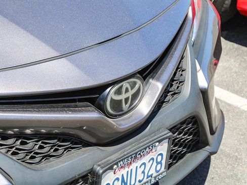 Used 2018 Toyota Camry SE FWD image 6
