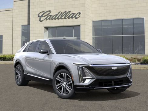 New 2026 Cadillac Lyriq Luxury w/ LPO, Floor Liner Package AWD/4WD image 7