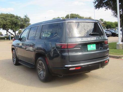 Used 2024 Jeep Wagoneer Series II w/ Flexible Seating Group RWD image 12