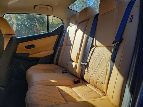 Used 2025 Nissan Sentra SV w/ SV Premium Package image 10