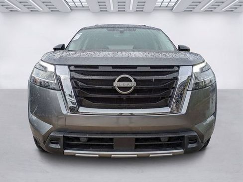Used 2024 Nissan Pathfinder Platinum FWD image 2