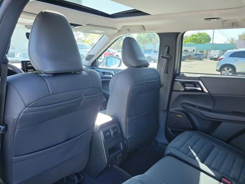 New 2026 Mitsubishi Outlander SE image 14