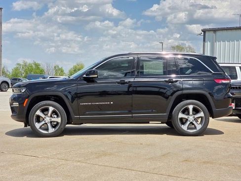 Certified 2023 Jeep Grand Cherokee Limited w/ Trailer Tow Prep Group (B) AWD/4WD image 5