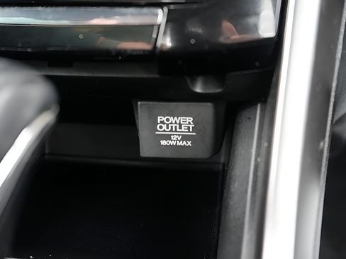 Used 2017 Honda Accord Sport image 31