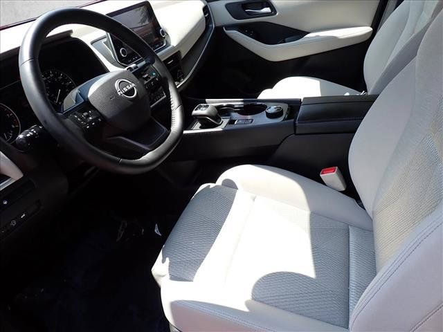 Used 2025 Nissan Rogue SV AWD/4WD image 12