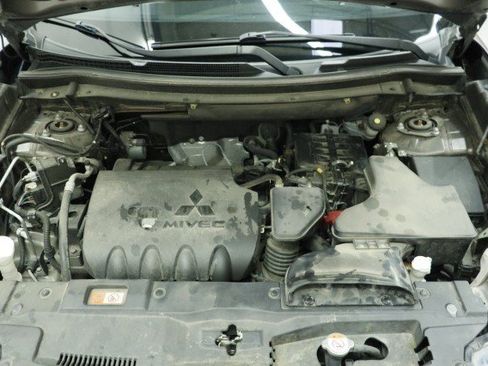 Used 2019 Mitsubishi Outlander SE FWD image 31