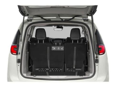 Used 2022 Chrysler Pacifica Touring-L image 11