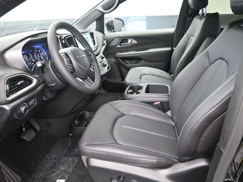 New 2026 Chrysler Voyager LX image 14