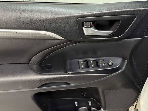 Certified 2017 Toyota Highlander SE image 15