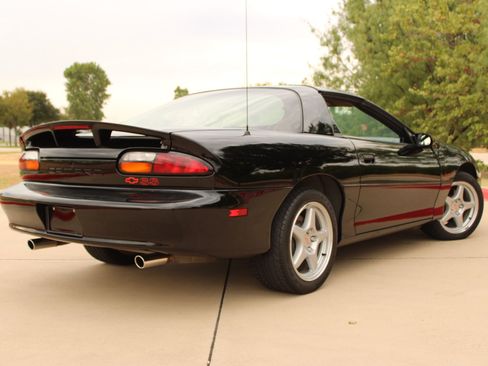 Used 1999 Chevrolet Camaro Z28 w/ SS Performance/Appearance Pkg RWD image 15