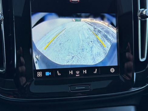 Used 2024 Volvo XC40 B5 Plus image 30