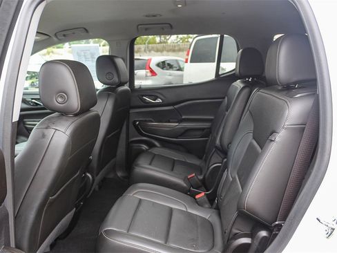 Used 2023 GMC Acadia SLT image 17