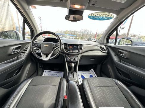 Used 2019 Chevrolet Trax LT w/ LT Convenience Package FWD image 13