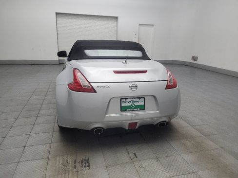 Used 2016 Nissan 370Z Roadster RWD image 6